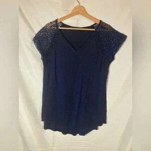 Amaryllis top (dress up or down)‎